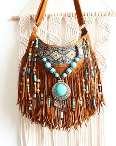 Estilo boho chic: 10 ideas para customizar al estilo más cool Bohemian Schick, Boho Chic Bags, Hippie Purse, Boho Styl, Estilo Hippy, Boho Handbags