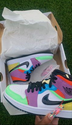 Colorful Jordans, Fye Shoes, Best Sneakers For Men, Best Sandals For Men, Nike Shoes Air Force, Shoes Sneakers Jordans, Sandals For Men