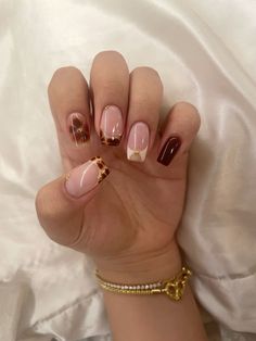 Brown French Tip With Design, Brown Set Nails, Cute Brown Nail Ideas, Brown Bow Nails, Biab Inspo Nails, Brown Nails Acrylic Design, Short Brown Acrylic Nails, Brown Nail Designs Acrylic, Brown Nude Nails Design