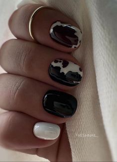 Uñas Animal Print, Maquillage Yeux Cut Crease, Minimal Nails Art, Cow Nails, Hippie Nails, Minimal Nails, Nails Only, Nails Desing