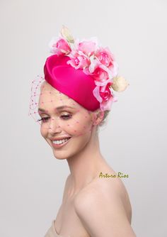 Note: Only 3 pieces of this gorgeous fuchsia fascinator will be made! Made on an Oval pillbox silk satin base, embellished with 6 silk vintage Fuchsia/Pink shaded roses and leaves with fuchsia netting. This pillbox base fits perfectly to the head. An elastic string is attached to the base. very light sand easy to wear. Only 3 pieces will be made, the gorgeous vintage roses are limited and will be gone soon. All hats are hand made to order, please allow 1-2 weeks. If this is a rush order please c Fasinators Ideas, Oaks Day, Fascinator Wedding, Kentucky Derby Fascinator, Curly Crochet Hair Styles, Derby Fascinator, Wedding Fascinators, Silk Rose, Hat Box