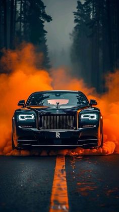 Black Rolls Royce, Garage Mural, Rolls Royce Wallpaper, Rolls Royce Black, Home Screen Wallpaper Hd, Casting Shadows, Luxury Cars Rolls Royce, Dream Cars Mercedes, Amoled Wallpapers