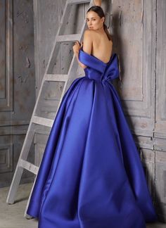 Details Look 17 | FW2017 Collection  @markbumgarner #MarkBumgarner #newcollection #altamoda #pretacouture #blue#royalblue #eveninggown #lookbook #fw2017 #MBmanila Mark Bumgarner, Blue Wedding Dress Royal, Red Bridesmaid Dresses, Blue Wedding Dresses, Ball Gown Wedding Dress, Blue Wedding, Editorial Fashion, Strapless Dress Formal, Evening Gowns