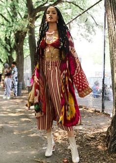 Afro Punk Outfits, Mode Coachella, Look Hippie Chic, Hair Afro, Fashion 90s