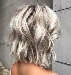 Ash Blonde Bob with Silver Balayage Short Wavy Hairstyles For Women, Ash Blonde Bob, Short Wavy Haircuts, Balayage Blond, Medium Bob, Cool Blonde Hair, Blonde Haircuts, Wavy Haircuts, Wavy Curly Hair