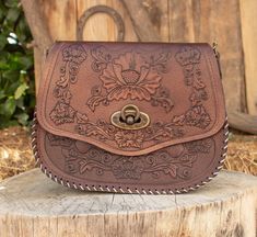 Womens hand tooled engraved full grain leather cowgirl purse with cow hair lenght 9" height 7 " width 2" chain strap 20 " Cowgirl Purse, Western Purses, Tote Bag Purse, Western Outfits, Leather Tooling, Full Grain Leather, Chain Strap, Leather Crossbody Bag, Hand Tools