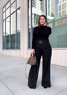 Cozy and Classy Fall Outfits Midsize Women Will Love 25 Ideas | NYC Fashion Trends Curvy Work Outfit, Outfit Pantalon, Chic Work Outfit, Trendy Work Outfit, Spring Work, Spring Work Outfits, Professional Outfits Women, Chique Outfits, Business Casual Outfits For Women