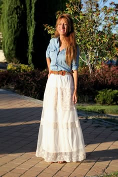 Long Lace Skirt, Long White Skirt, Modest Summer Outfits, White Maxi Skirts, Maxi Skirt Outfits, Ladies Dress Design, Modest Dresses, Modest Outfits