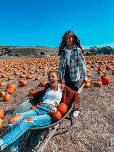 Fall Photo Shoot Outfits, 5 Friends, Pumpkin Pictures