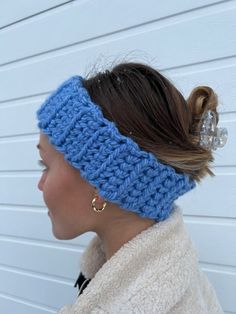 #crochet #crocheting #grannysquare #grannysquarebag #totebag #crochetlove #crochettotebag #crochetheart #crochetheartpattern #yarn #yarnaddict #yarnlove #crochetaddict Crochet Headband Winter, Things To Knit, Crochet Trends, Crochet Headband Pattern, Knitted Headband, Winter Headbands, Crochet Winter