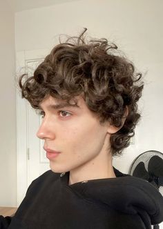 Insta@anaskalld Mens Hairstyles Curly, Men Haircut Curly Hair, Curly Hair Photos, Boys With Curly Hair, Haircuts For Wavy Hair, Corte De Cabelo Masculino, Hair Color And Cut, Curly Hair Men