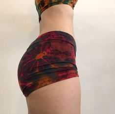 Tie dye mini shorts. Super soft and stretchy. Work Out Shorts Outfit, Tie Dye Ideas, Fire Fits, Tie Dye Shorts, Swaggy Outfits, Fashion Mistakes, Alternative Outfits, Mini Shorts, 10 Pounds