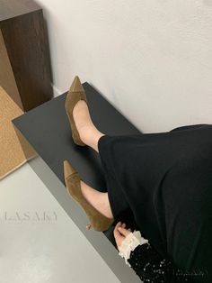 Lasaky - Vintage Pointed-toe Low Heel Pumps with Buckle Strap - Fashionable Leather Shoes Low Heel Pumps, Princess Shoes, Leather Platform Sandals, Casual Flat Shoes, High Heels Stilettos, Heel Pumps, Vintage Shoes, Olivia Mark, High Heel Sandals