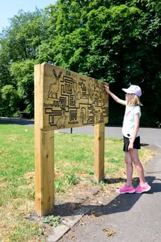 The playground equipment at Peel Park follows a natural theme with animal faces carved into wood and even a play structure in the style of a bird's nest. One of the best features are the sensory outdoor play board panels, the Wildlife, Woodland and Treespotter Finger Mazes. Interactive Playground Design, Interactive Nature Exhibit, Nature Based Playgrounds, Nature Scape Playground, Interactive Children’s Garden, Nature Playground, Natural Playground Ideas, Urban Spaces Design, Wooden Playground Equipment