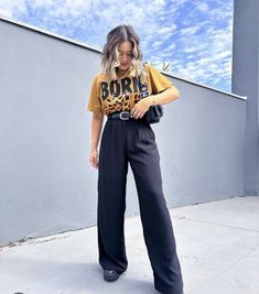 Dramatic Urban Style, Black Wide Leg Pants Outfit, Casual Bar Outfits, Edgy Kid, Wide Leg Outfit, Edgy Fashion Chic, Outfits Gorditas, Dark Academia Outfit, Wide Leg Pants Outfit