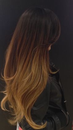 Level 5 base colour on a few inches away from her regrowth colur melting into a… Ombre Ends Of Hair, Ombre Hair Black To Blonde, Sombre Balayage, Ombre Wavy Hair, Balayage Long Hair, Dip Dye Hair, Balayage Technique, Brown Hair Inspo, Level 5