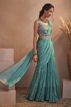 Sharara Saree, Revamp Clothes, Sharara Designs, Trendy Outfits Indian, Outfits Indian, Dresses Traditional, Dress Book, Indian Dresses Traditional, Traditional Indian Outfits