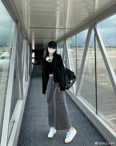 Japanese High Fashion Street Styles, Skirt Airport Outfit, Cargo Skirt Outfit Hijab, Baggy Skirt Outfit, Modest Acubi Fashion, Grocery Outfits, Modest Acubi, Korea Spring Fashion, Airport Outfit Korean