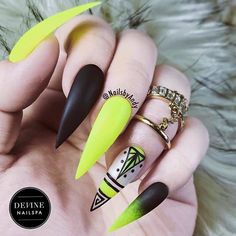 50 Stunning Stiletto Nail Ideas that Will Rock Your World #stiletto #stilettonails #stilettonaildesign #stilettonailart Stiletto Nail Ideas, Nailart French, Artsy Nails, Nailart Glitter, New Nail Trends, Pink Stilettos, Christmas Manicure