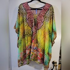 Colorful Printed Flowy Top. Would Look Great With Leggings. Flowy Top, White Mark, Flowy Tops, White Tops, Pink Yellow, Looks Great, Womens Tops, Leggings, Plus Size