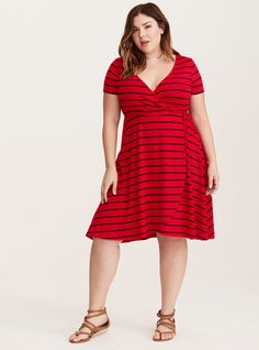 Plus Size Striped Wrap Dress, SALSA Plus Size Wedding Dresses With Sleeves, Dresses For Apple Shape, Plus Size Corset, Jersey Knit Dress, Striped Jersey, Plus Size Fashion For Women, Plus Size Kleidung, Curvy Fashion, Printed Maxi Dress