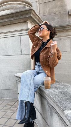 Outfits With Brown Corduroy Jacket, How To Style Brown Corduroy Jacket, Taupe Corduroy Jacket Outfit, Crop Corduroy Jacket Outfit, Styling Corduroy Jacket, How To Style A Corduroy Jacket, Outfits With Corduroy Jacket, Winter Corduroy Outfit, Brown Jeans Jacket Outfit