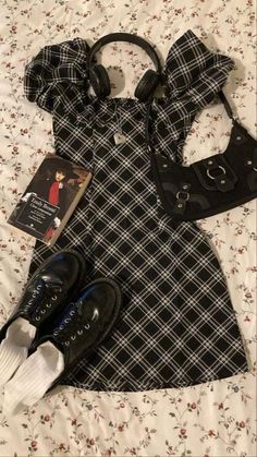 Coqqette Girl Outfit, Downtown Outfits Dress, Casual Pretty Dresses, Coquette Downtown Outfit, Aesthetic Downtown Outfits, Dowtown Girl Outfits Aesthetic, Downtown Girl Christmas Outfits, Formal Coquette Outfit, Black Coquette Aesthetic Outfit