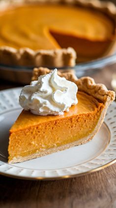 Looking for the perfect holiday dessert? 🍠🥧 This sweet potato pie is rich, creamy, and packed with Southern charm. A must-try for Thanksgiving or Christmas!