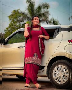 Punjabi Dresses, Perfect Travel Outfit, Punjabi Dress, Women Photography, Suit Design, Clothes Crafts, Girls Dpz