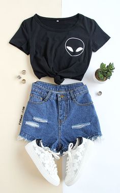 Alien Print T-shirt - Black Tumblr Outfits, Cute Summer Outfits, Girls Fashion Clothes, Teenage Fashion Outfits, Teen Fashion Outfits, Cute Casual Outfits, Outfits For Teens