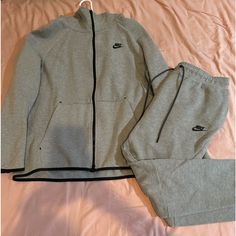 Top Is Xl, Bottoms Are L.I Wear A Medium And Fit Both W A But Of An Oversized Fit Worn Only Once Could Be Bought Separately Too Grey Nike Tech Fleece, Grey Nike Tech, Sweat Set, Nike Tech Fleece, Nike Tech, Tech Fleece, Grey Nikes, Workout Wear, Men's Nike