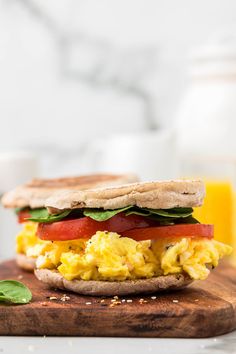 Say hello to your new favorite high protein breakfast: veggie breakfast sandwiches with cottage cheese scrambled eggs! They're insanely fluffy (thanks to a surprising ingredient), quick to make, and so satisfying. Packed with protein from both eggs and cottage cheese, these English muffin egg sandwiches will keep you full all morning long! Muffin Egg, Cottage Cheese Eggs, Egg Sandwich Breakfast, Veggie Breakfast