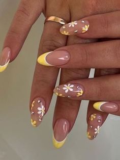 Kutek Disney, Unghie Sfumate, Yellow Nails Design, Daisy Nails, Smink Inspiration, Neon Nails, Yellow Nails, Nail Designs Spring