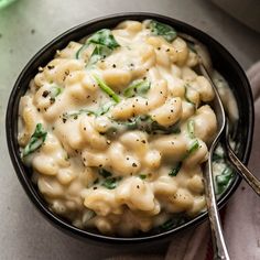 a black bowl filled with macaroni and cheese