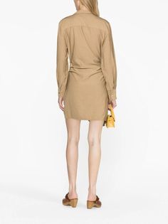 Jacquemus платье-рубашка La Robe Bahia с Драпировкой - Farfetch Elegant Long Sleeve Neutral Mini Dress, Beige Long Sleeve Belted Mini Dress, Chic Beige Mini Shirt Dress, Chic Beige Mini Length Shirt Dress, Chic Beige Long Sleeve Wrap Dress, Elegant Beige Mini Shirt Dress, Elegant Beige Mini Length Shirt Dress, Beige Mini Shirt Dress For Work, Beige Mini Length Shirt Dress For Work