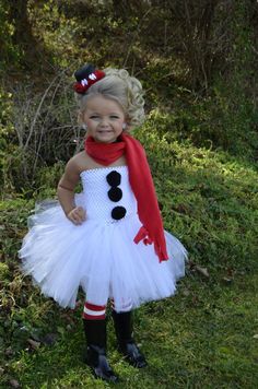 Snowman Tutu Dress, cannot. handle. cuteness. What a fun and easy DIY winter costume! Just a white skirt, black pompoms and some fun accessories. http://ladybugtutus.com Snowman Costume, Costume Halloween, Fashion Kids, Tutu Dress, Kids Costumes, Supergirl, My Girl, Halloween Costumes, Kids Fashion