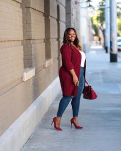 Walking into December like...I brought the cranberry sauce! Figuratively speaking of course 😂. ‘Tis the season for Fall/Winter style at… Flannel Outfit Plus Size, Curvy Work Outfit, Summer Business Outfits, Plus Size Summer Fashion, Plus Size Fall Outfit, Look Plus Size, Fashion Trends Winter, Fall Outfits For Work, Curvy Plus Size