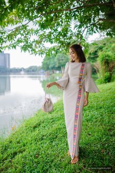 Myanmar Clothes Traditional Dresses, Burma Dress, Mode Batik, Myanmar Clothes, Burmese Clothing, Lace Dress Design, Thai Wedding, Traditional Dresses Designs, Myanmar Traditional Dress