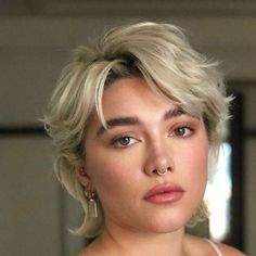 Florence Pugh Photos on Instagram: "Florence Pugh by Alex Babsky for Day 2 of ‘Dune: Part Two’ press in Mexico City. 🤍 #FlorencePugh #DunePartTwo" Dune Part 2, Really Short Hair, Super Short Hair, Very Short Hair, Hair Colorist, Short Blonde Hair, Cut My Hair, Anne Hathaway