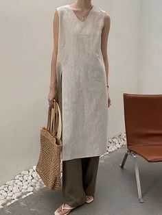 Loose Sleeveless Solid Color Split-side V-neck Vest Top Solid Color Linen Sleeveless Tank Top, Solid Linen Sleeveless Tank Top, Sleeveless Linen Tank Top, Robes Glamour, Fresh Dress, Linen Fashion, Loose Tank Tops, Breezy Dress, Lightweight Dress