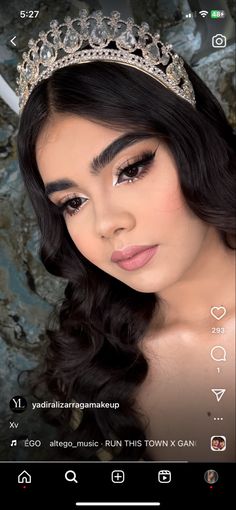 Quince Makeup With Gems, Quinceanera Makeup Green And Silver, Quince Makeup Looks Silver, Black And Gold Quince Makeup, Xv Makeup Ideas Natural, Brown Quince Makeup, Gold Makeup Looks For Quince, Natural Birthday Makeup, 15 Makeup