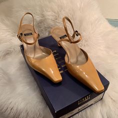 Stuart Weitzman Gold Ringing Oasis Quasar Slingback With 2.5" Heel. Gorgeous Heel Has Burl-Wood Look. Nib. Never Worn, Though Have Bonus Of Sole Guard ($35 Value) To Protect Bottoms. Classic And Elegant For A Bride, Mother Of The Bride, Or A Special Occassion. Size 7. Smoke Free Home Fitted Closed Toe Kitten Heels For Formal Events, Spring Wedding Shoes With 4-inch Heel, Formal Wedding Shoes With Almond Toe For Spring, Spring Wedding Shoes With Almond Toe For Formal Occasions, Formal Spring Wedding Shoes With Almond Toe, Spring Formal Wedding Shoes Almond Toe, Fitted Slingback Pumps With 4-inch Heel For Gala, Classic Summer Party Slingback Pumps, Elegant Low Heel Sandals For Formal Occasions