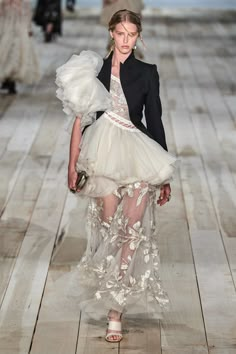 Swaggy Fits, Alexander Mcqueen Dresses, Shop Clothes, Dresses 2020, Fashion Dresses Casual, Best Wedding Dresses, Vogue Paris