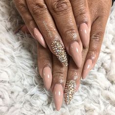 Nude Nails With Rhinestones, Trendy Nails Stiletto, Nail Almond, Stiletto Shaped Nails, Almond Shaped Nails, Nails With Rhinestones, Nails Shape, Nails Medium Length, Natural Acrylic Nails