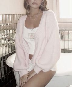 ava nash. Love Angel, Slim Vest, Cardigan Casual, Tank Top Women, Pullover Outfit, Crop Tank Top, Mode Inspo, Print Crop Tops, U Neck