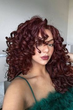 Curl Hair Style | Curly Hair Tips & Ideas Afro Hair With Bangs, Dark Cherry Hair, Curly Hair Dos, Style Curly Hair, Brown Hair Looks