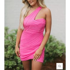 Nwt! Textured One Shoulder Doll Pink Mini Dress! Bought From These Three Boutique. Size M. Runs A Big Small/Short. Hot Pink Bodycon, Skater Style Dress, Bright Dress, Pink Mini Dress, Green Fits, Dresses One Shoulder, Mini Skater Dress, Flare Mini Dress, Black White Dress