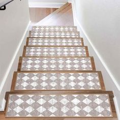 the stairs are decorated with white and beige rugs