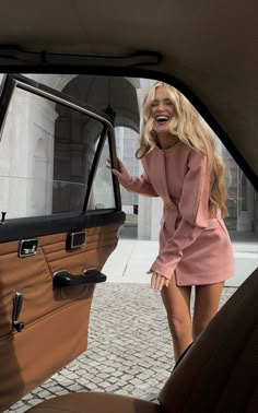 Hanna schonberg thst it girl luxury old money aesthetic romantice parisian chic porsche hermes mom Money Girl, Office Dresses For Women, Female Shorts, Dress Women Elegant, Mini Dresses For Women, Parisian Chic, Long Puff Sleeves, Mode Inspiration