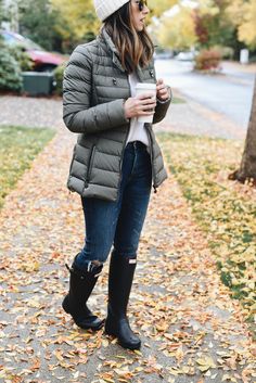 Buffer Jacket, Cold Dresses, Puffer Jacket Outfits, Aritzia Sweater, Hunter Outfit, Fall Outerwear